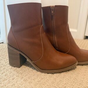 Universal Thread Tan Ankle Boots